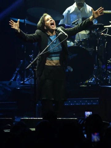 Ontem fui no show da @marinalimax1 e de novo tava eu lá, apaixonado perdidamente
