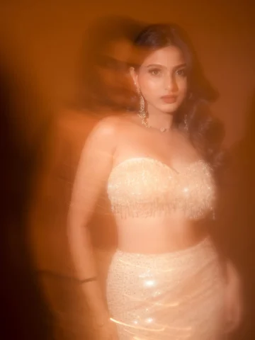 Catch me if you can 🐦‍🔥🪽

Wearing: @mythilithelabel 
MUAH: @makeup_by_amulya 