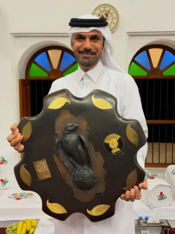درع دوري النجوم  ينور المجلس قبل ما يختار البطل الي رح يشيله بكرة بعد مباراة الس