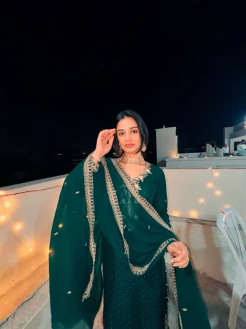 Deewana 🐍
.
.
.
#explorepage
#aesthetic
#instapost #maincharacter #varshadsouza