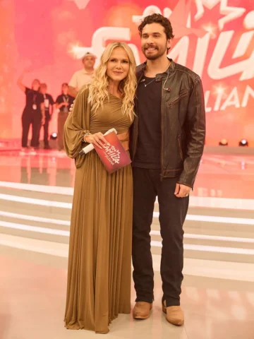 O #EmFamiliacomEliana deste domingo está chegando! E quem chega para o nosso álb