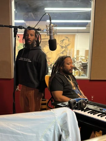 To JAH We Give Glory! @ziggymarley s new album BRIGHTSIDE is out today exclusive