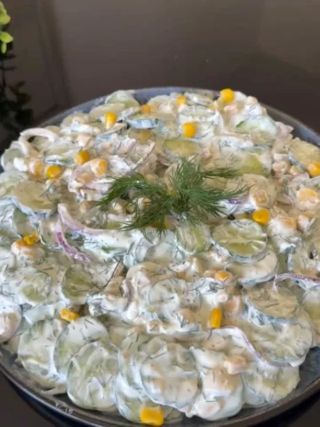 Elinize sağlık 👏

@tatlimutfagimiz
・・・
Serin, hafif ve çok lezzetli bir salata 
