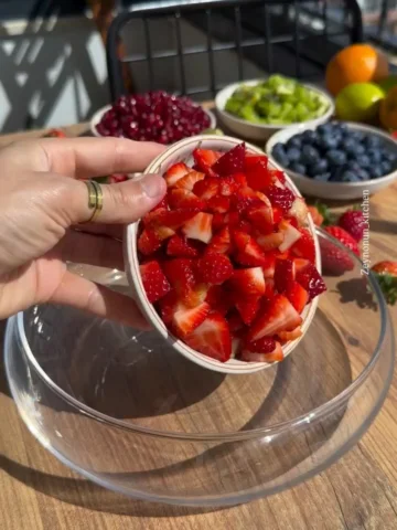 Elinize sağlık👏

@zeynonun_kitchen 
・・・
Meyve salatası ✨tariften ziyade bir göz