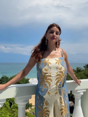 Srilanka is beautiful 💙

For travel content follow @anveshi.jain