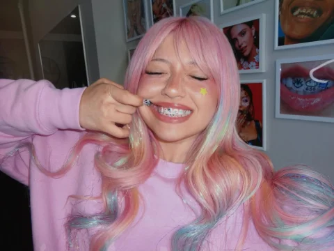 made my smile an accessory 💎✨

gems by @badmouf_ 
NYC BADDIES BOOK W MY GIRL 💖