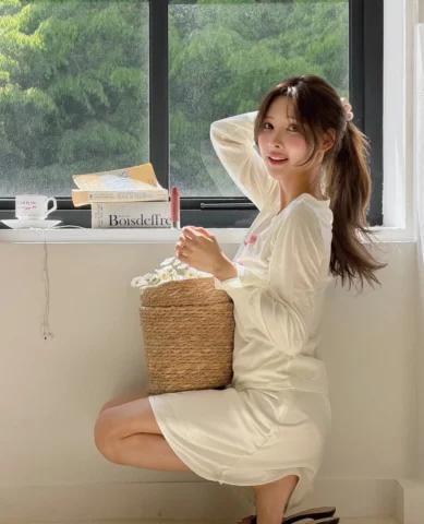 핀터걸이 되,,,,🍎 #광고
봄 메이크업은 정말 더.. 색조에 집중하게 되는것 같아요. 블러셔도 더 사랑스러운 컬러로 고르게 된달까? 
크리니
