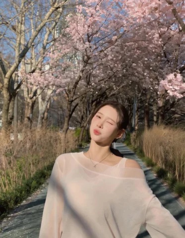N년 만에 제대로 된 벚꽃데이트🌸💕
매년 벚꽃이 너무 빨리 피고 져버려서 시기를 놓쳤었는데, 올해는 운 좋게 참 많이도 봤어요. 꽃 하나로도