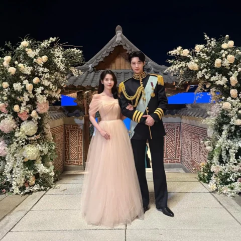 6화 비하인드💃🕺💍🎆@
자고 일어났더니 자가한테 액기스 사진들
한 발 늦었다..