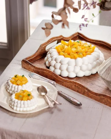 À partager ou en individuelle ? 🥭🍍

Ananas mangue, notre pavlova du moment est