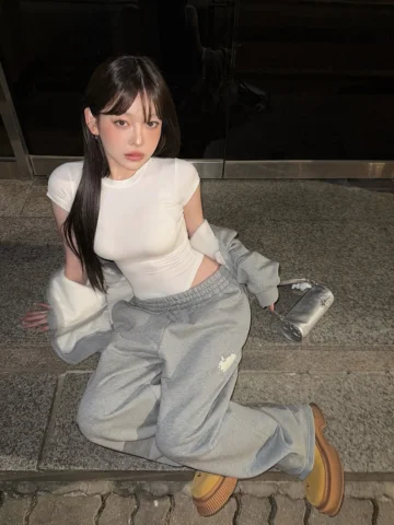 바닥에 앉지 말랬는데..🐥
@localvisionseoul