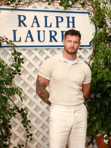 Got the iconic shot 🎾

Such a fun night with @ralphlauren x @davidjonesstore x 