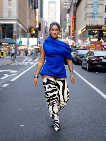 Outside! 🌆 NYFW 

Styled by @kalynrodriguezz 
Assist @mrbrianlamont 
Hair @bebo
