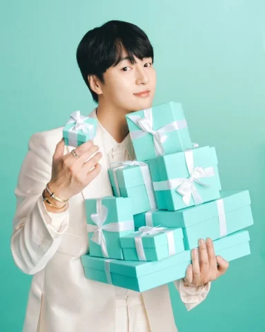 Happy Holidays with Tiffany 💍🌟

#TiffanyAndCo #ATiffanyHoliday
#티파니앤코 #티파니홀리데이