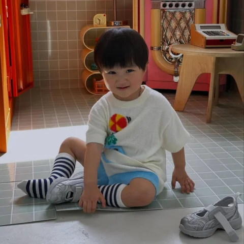 엉아 새 신발 신고 신나버리기 ! 🤍🩶