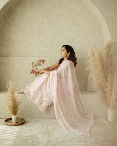 💕🧿

Styling @styledbyjoe @joe_elize_joy
Photography @merin_georg
Muah @vasan_m