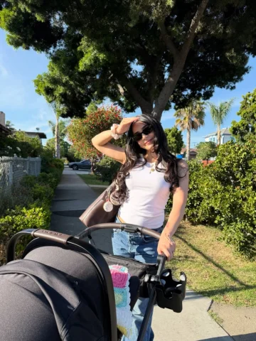 Marzo2026.jpg 🍦👶🏻

1. Date en familia 🧑‍🧑‍🧒
2. Bebita y mami esperando a p