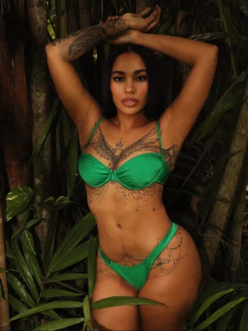 Green looks good on me — inside and out. Chlorofill by @prymalyou does the work 