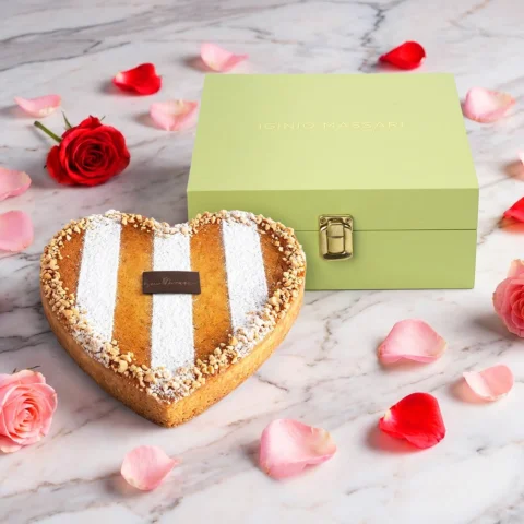Per celebrare la Festa della Mamma, la torta Perfetta a forma di cuore in Edizio