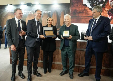 Il Maestro Iginio Massari oggi al Vinitaly di Verona ha ricevuto il riconoscimen
