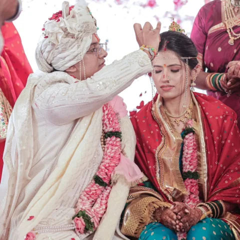 2014 me peheli baar mile the 2024 me hamesha k liye mil gaye. 🙏💍

We saw each 