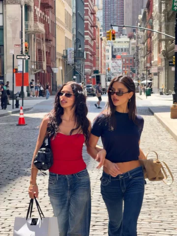 incase u wanted to come shopping w us 🚕