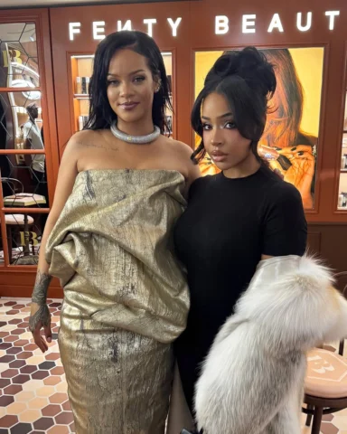 had the best night with my girl @badgalriri and my @fentybeauty fam ❤️

Big than
