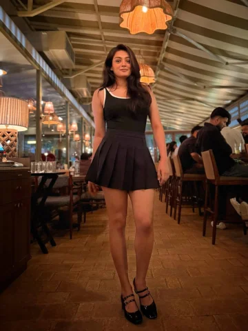 Resolution left the chat! Camera said no, I said post anyway! 💋

#vibes #dinner