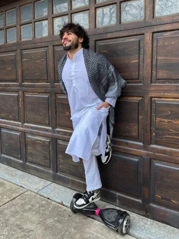 Eid Mubarak my habibis 
(the hoverboard is dead, I had to balance on a dead hove