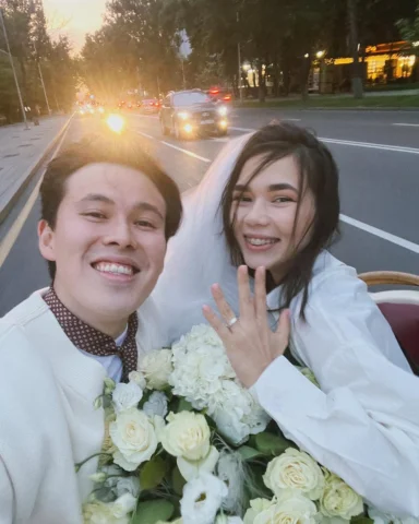 Я сказала «ДА» 👰🏻‍♀️

Спустя 8 лет отношений и с двумя детьми 😂🤰🏻

Так полу