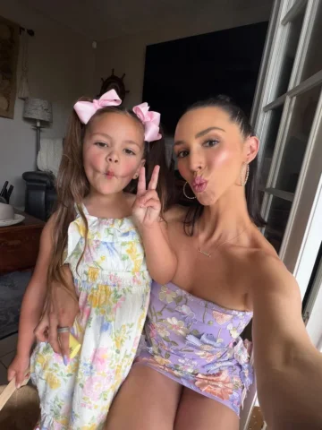 Like mother, like daughter 😘