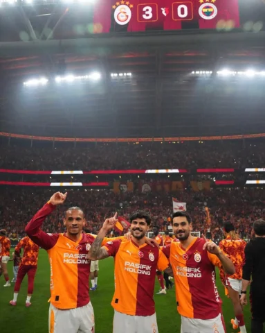 Istanbul is 💛❤️! @galatasaray #Hedef2026