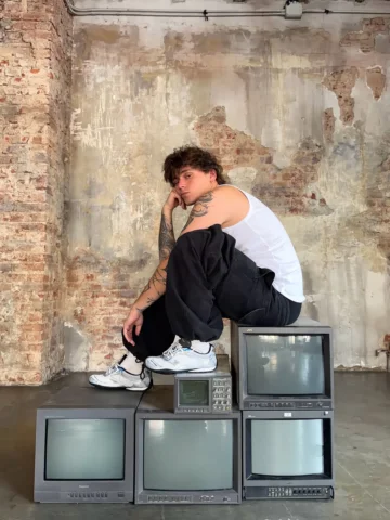 Never miss the signal.
Balenciaga Radar.
@balenciaga #radarsneaker adv