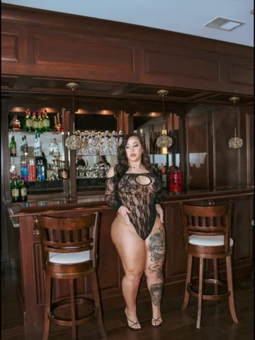 A big snack at the bar 🥰
📸 @asapams