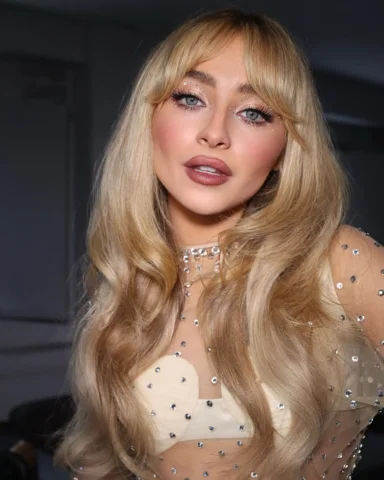 ✨💎Crystal eyes for my beauty @sabrinacarpenter 💎✨
Hair by @jennifer_yepez  #ni