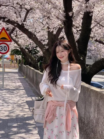 부산에서 우연히 본 올해 첫 벚꽃!! 🌸💗

여기 진짜 예뻤어요..♥ 
📍부산 수영구 광안해변로95 
꼭 가보셔유!! 🌸

#부산벚꽃 #