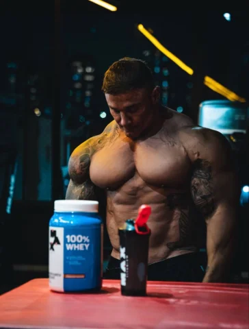 100% Whey @maxtitaniumsuplementos proteína de alto valor biológico, matéria prim