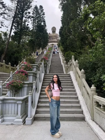 HONG KONG 🇭🇰 
Un destino más para mi lista ✨

Lugares : 
El gran  Buda 
Escale