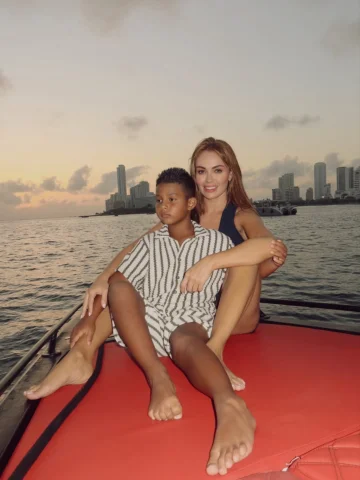 🌞🙏🏽🤍🌟👩🏼👶🏾👶🏼A veces la vida se desordena para obligarte a volver a ti.