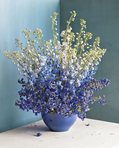 You want each element of your bouquet to stand out in its own way, rather than a