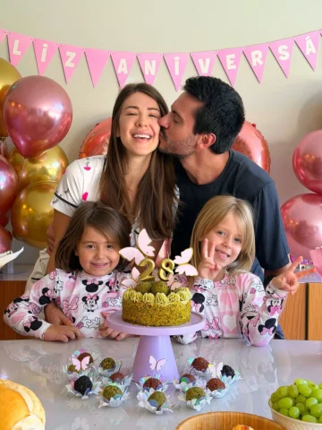 acordei com 18 anos, quer dizer 28 🥹😂 e recebi uma surpresa dos amores da minh