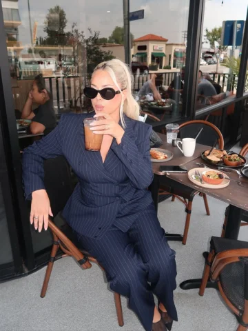 She means business baby!! @FashionNova 📎📋☕️ ad