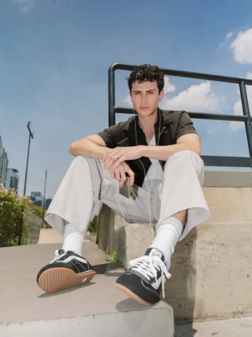 Clean look, more style.
Así los VANS SUPER LOWPRO.

Encuéntralos en tiendas Vans