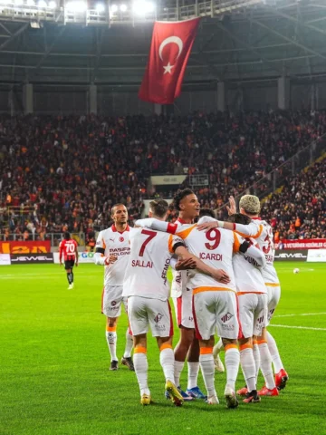 3points in the 🎒 #wearegalatasaray