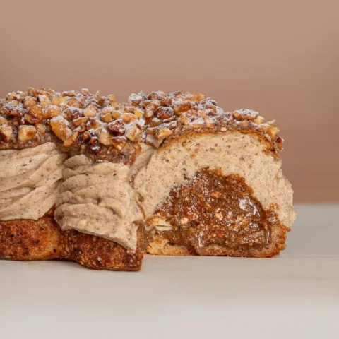 De nouveau en boutique ! 🌰
Paris-Brest, version Yann Couvreur.
Pâte à choux cro