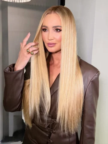 Вот она я👸🏼 
И моё грандиозное возвращение в блонд👸🏼.

Именно такой вы вперв