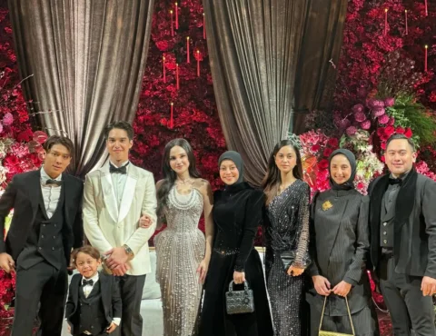 Happy wedding @syifahadju  dan @elelrumi 

Barakallahu fikum
Mabroukkkkkkkk 🙏🙏