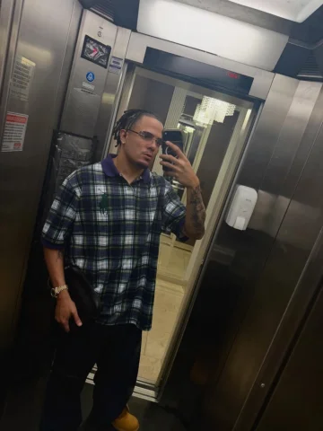 🤳🏽🌎