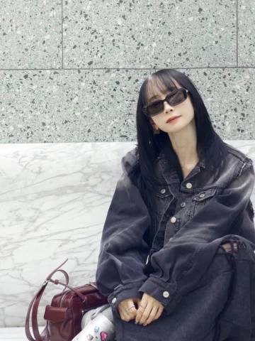 jacket @darich_official 
tops @kiss_the_club 
pants @neith.tokyo 
shoes @crocsjp