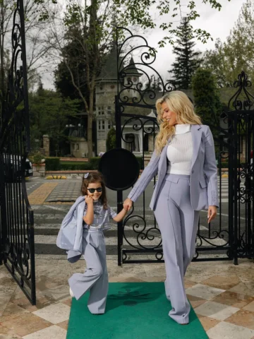 Like mother, like daughter💜 @lamiabambina_albania @ef_albania